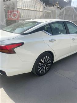 نيسان ألتيما